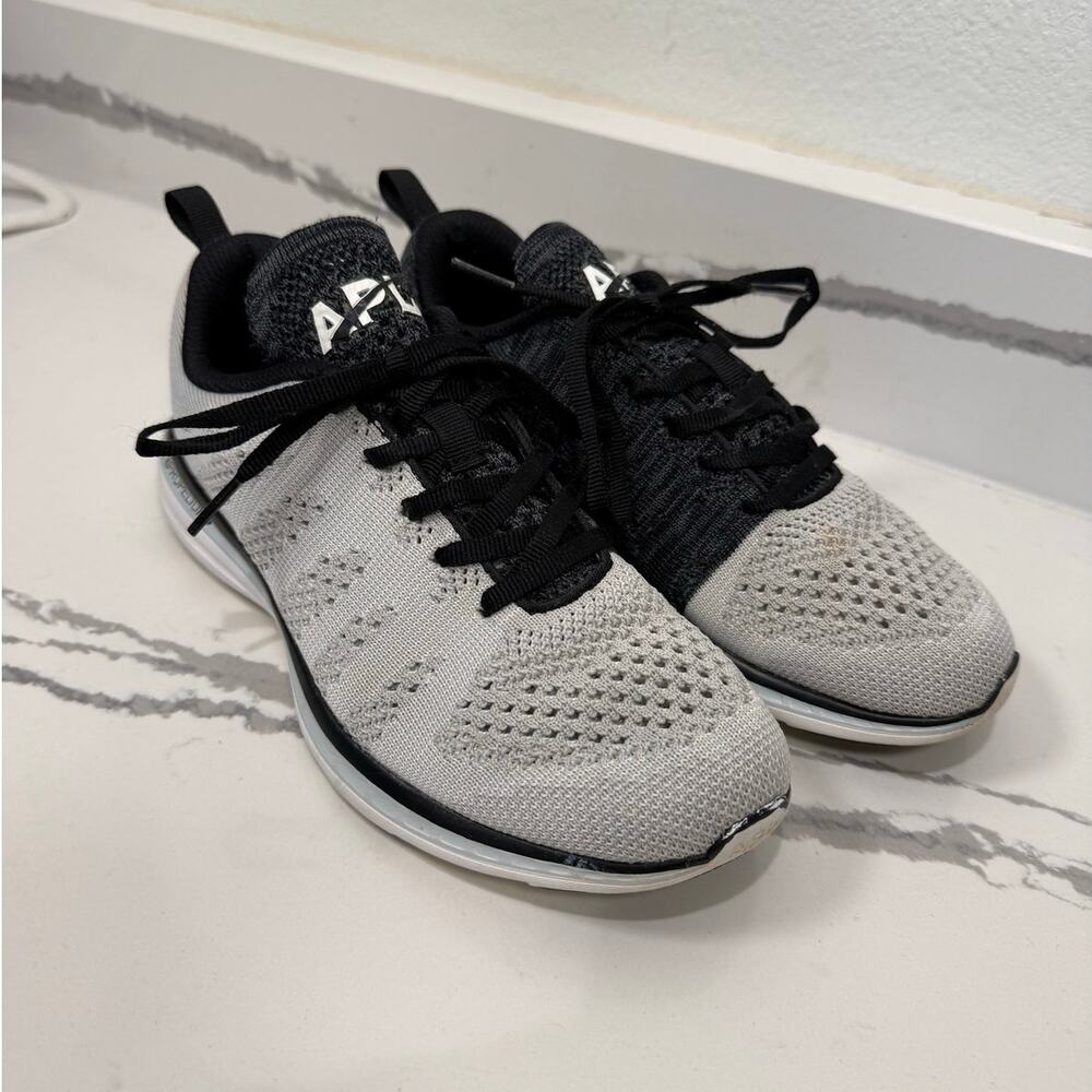 APL Women’s TechLoom Pro Tennis Shoes Running White / Black / Cosmic Grey Size 7 - Picture 2 of 11